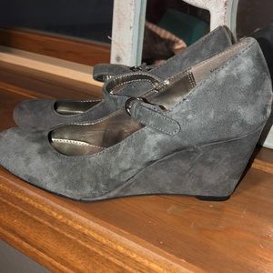 Bandolino grey suede wedges. Size 6.5